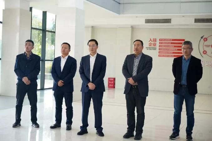 四川省委统战部副部长、省工商联党组书记唐强一行赴绵阳铁骑力士集团调研
