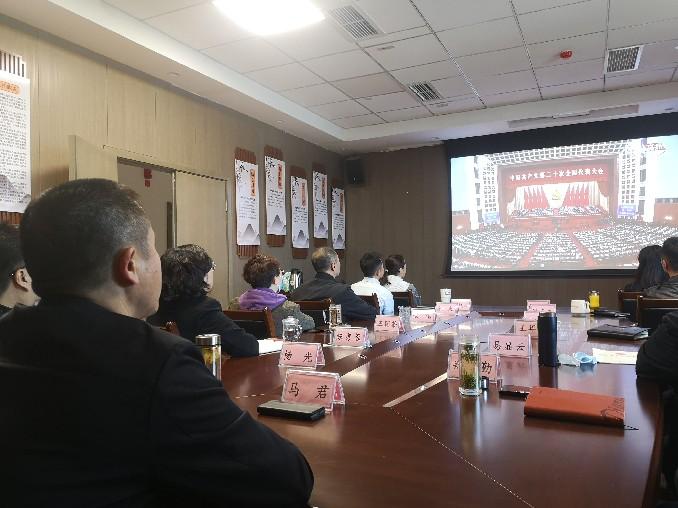 市工商联集中组织收看党的二十大开幕盛况