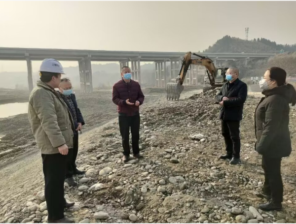 市水利局督导涪江右岸绵阳丰谷段 防洪治理工程建设复工复产